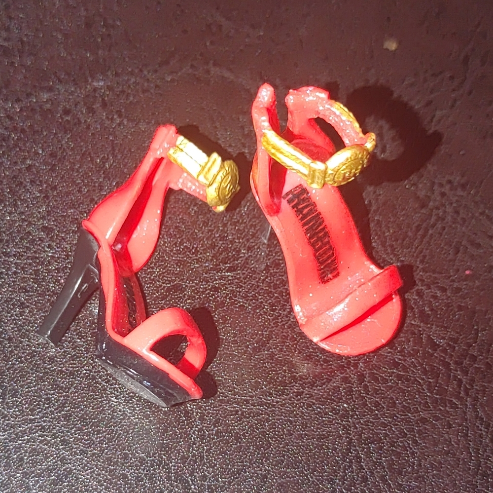 ʕ·ᴥ·ʔ Rainbow High Pair of Shoes